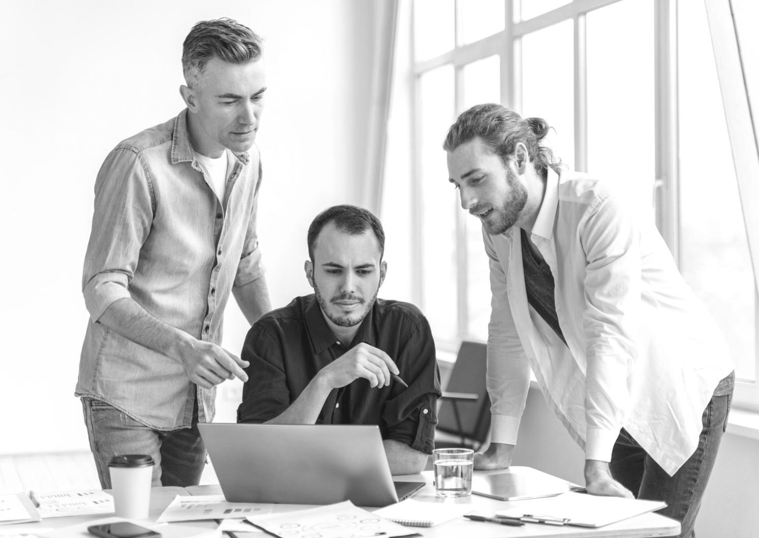 Calendrier financier avec dates importantes marquées