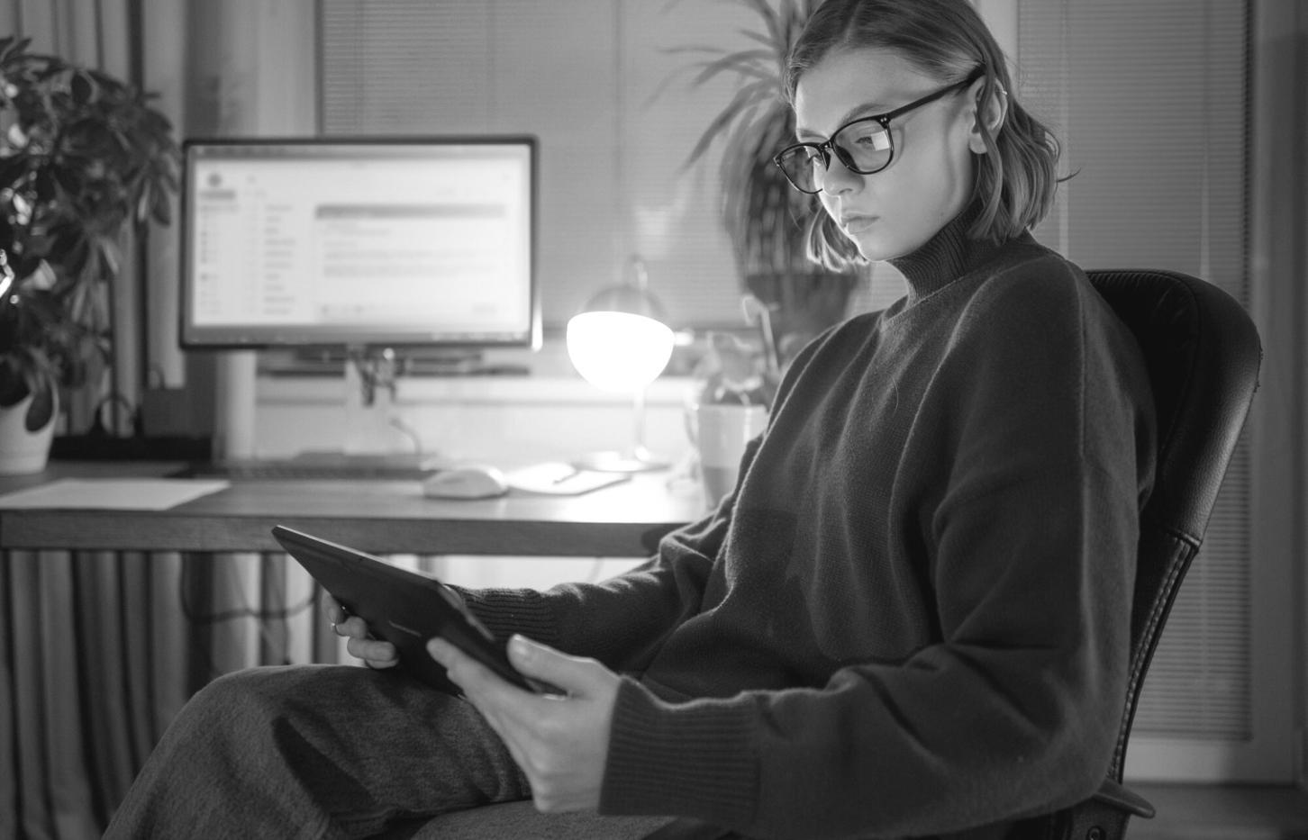 Suivi régulier des objectifs financiers et ajustements mensuels